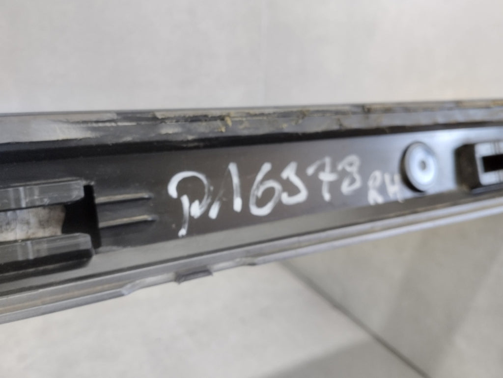 Lajsna praga desni Audi A3 8Y0 S Line 20- S3