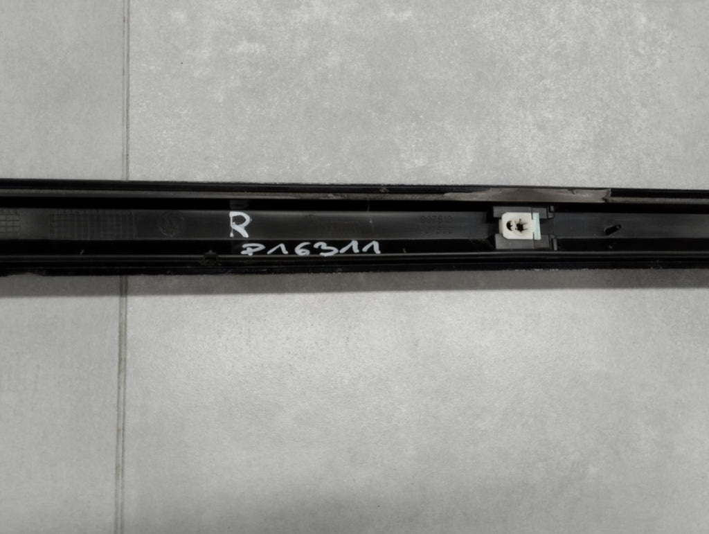 Lajsna praga desni Audi A4 B9 8W0 S-Line 15-19 sedan kombi