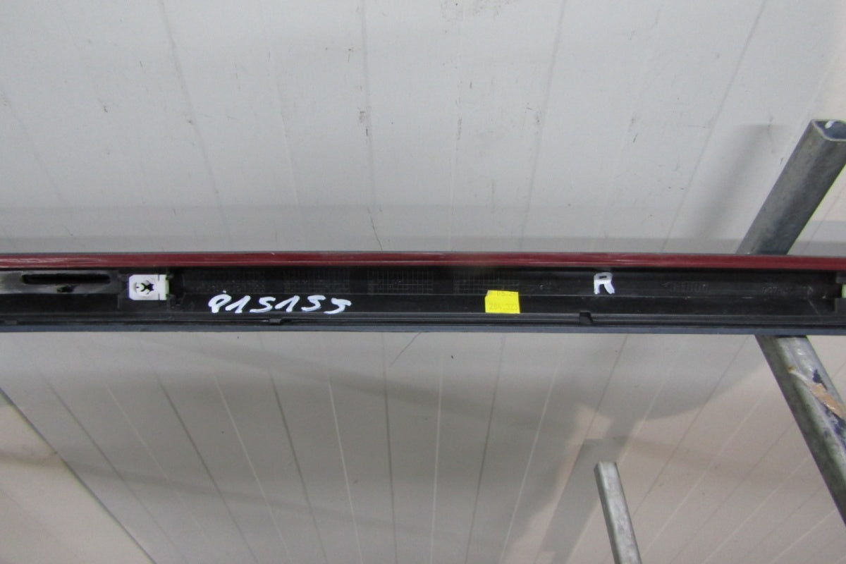 Lajsna praga desni Audi A4 B9 8W0 S-Line 15-19