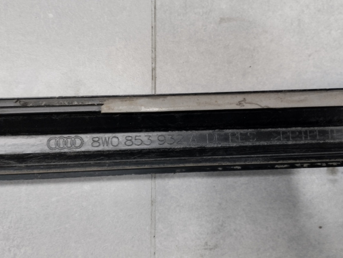 Lajsna praga desni Audi A4 B9 8W0 S-Line 19- LIFT sedan kombi