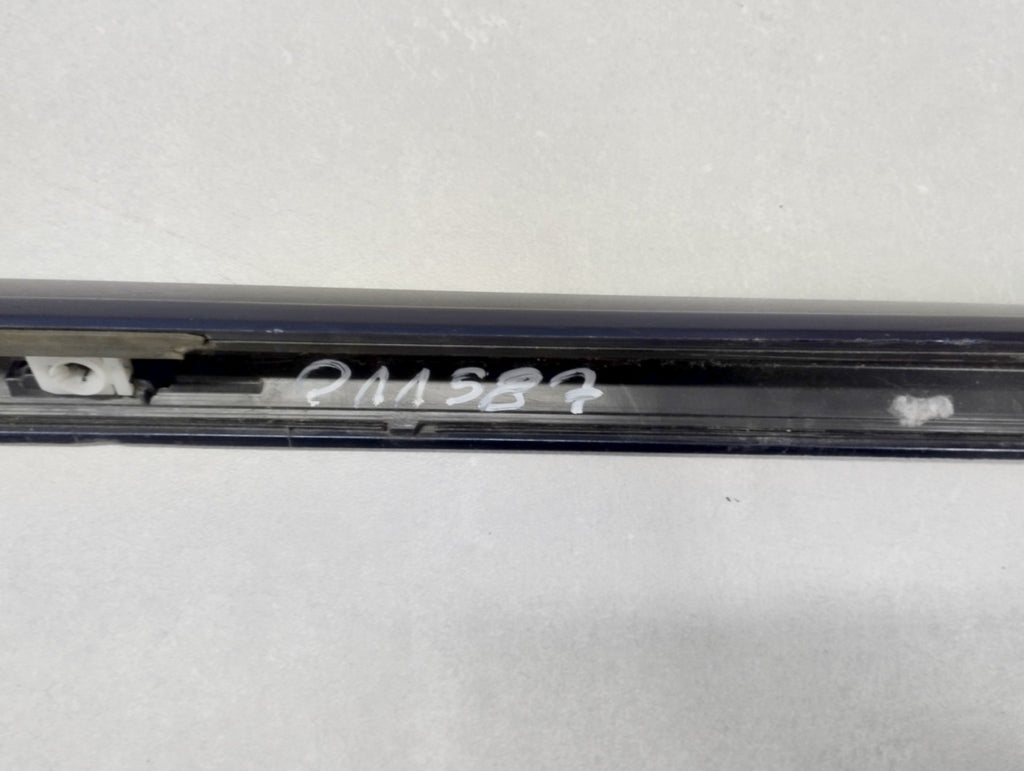 Lajsna praga desna Audi A4 B9 8W0 S-Line 19 Lift