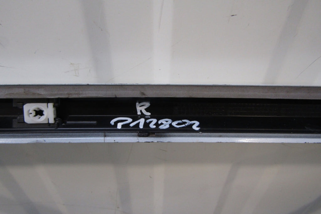 Lajsna praga desna Audi A4 B9 8W0 S-Line 19 Lift