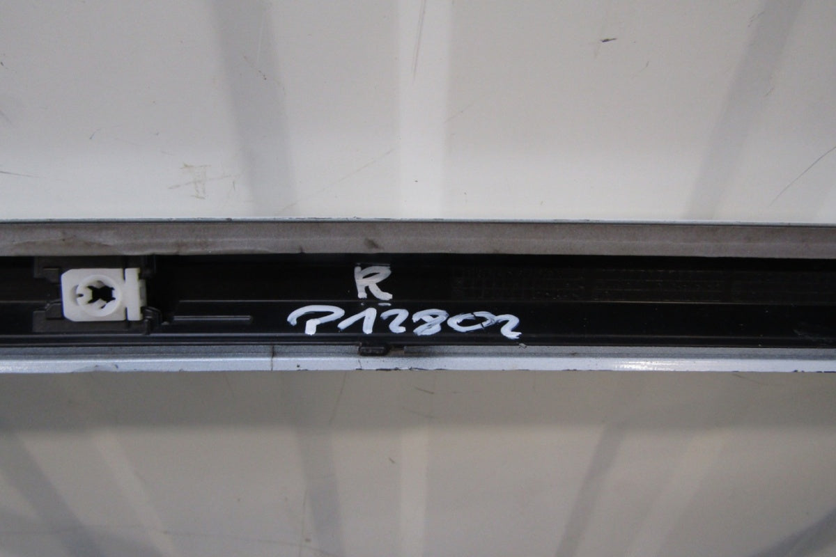 Lajsna praga desna Audi A4 B9 8W0 S-Line 19 Lift