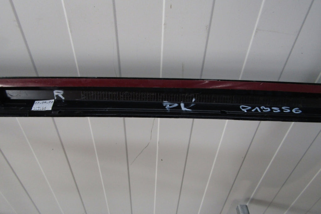 Lajsna praga desna Audi A4 B9 8W0 S-Line 19 Lift