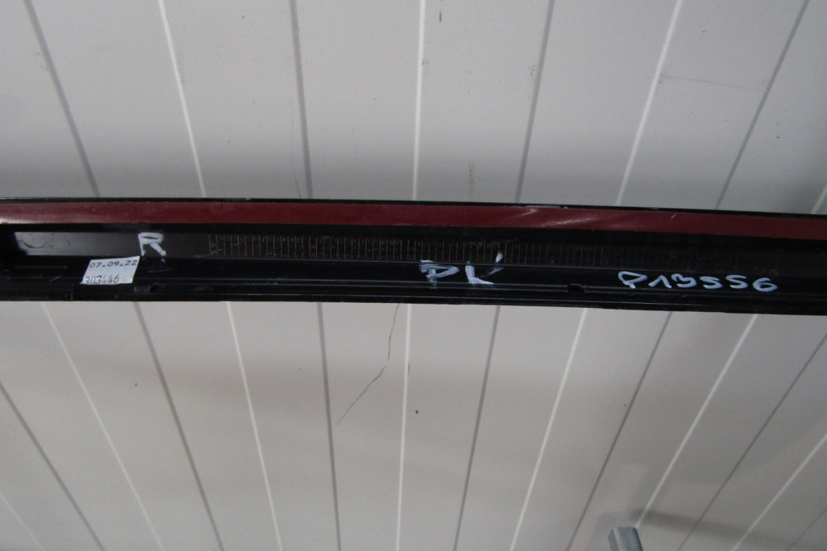 Lajsna praga desna Audi A4 B9 8W0 S-Line 19 Lift