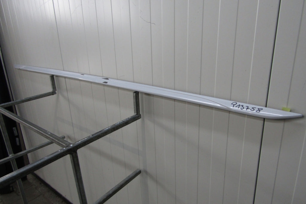 Lajsna praga desna Audi A4 B9 8W0 S-Line 19 Lift