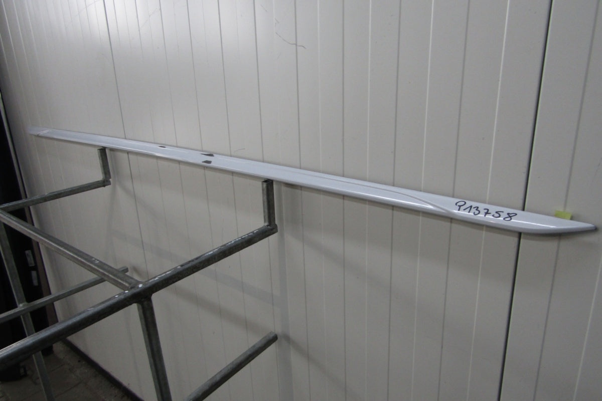 Lajsna praga desna Audi A4 B9 8W0 S-Line 19 Lift