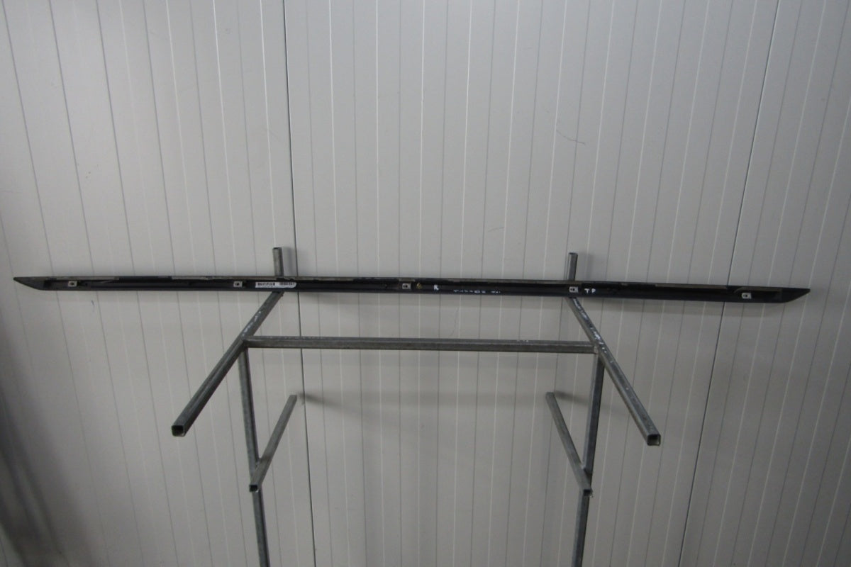 Lajsna praga desna Audi A4 B9 8W0 S-Line 19 Lift
