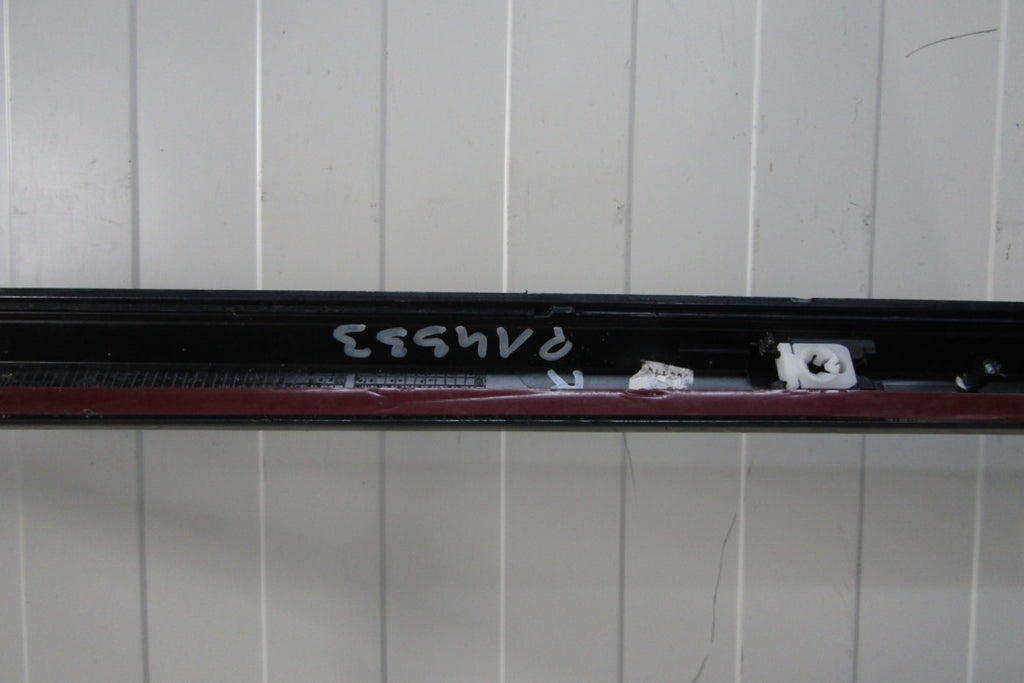 Lajsna praga desna Audi A4 B9 8W0 S-Line 19 Lift