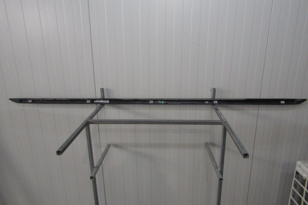 Lajsna praga desna Audi A4 B9 8W0 S-Line 19 Lift