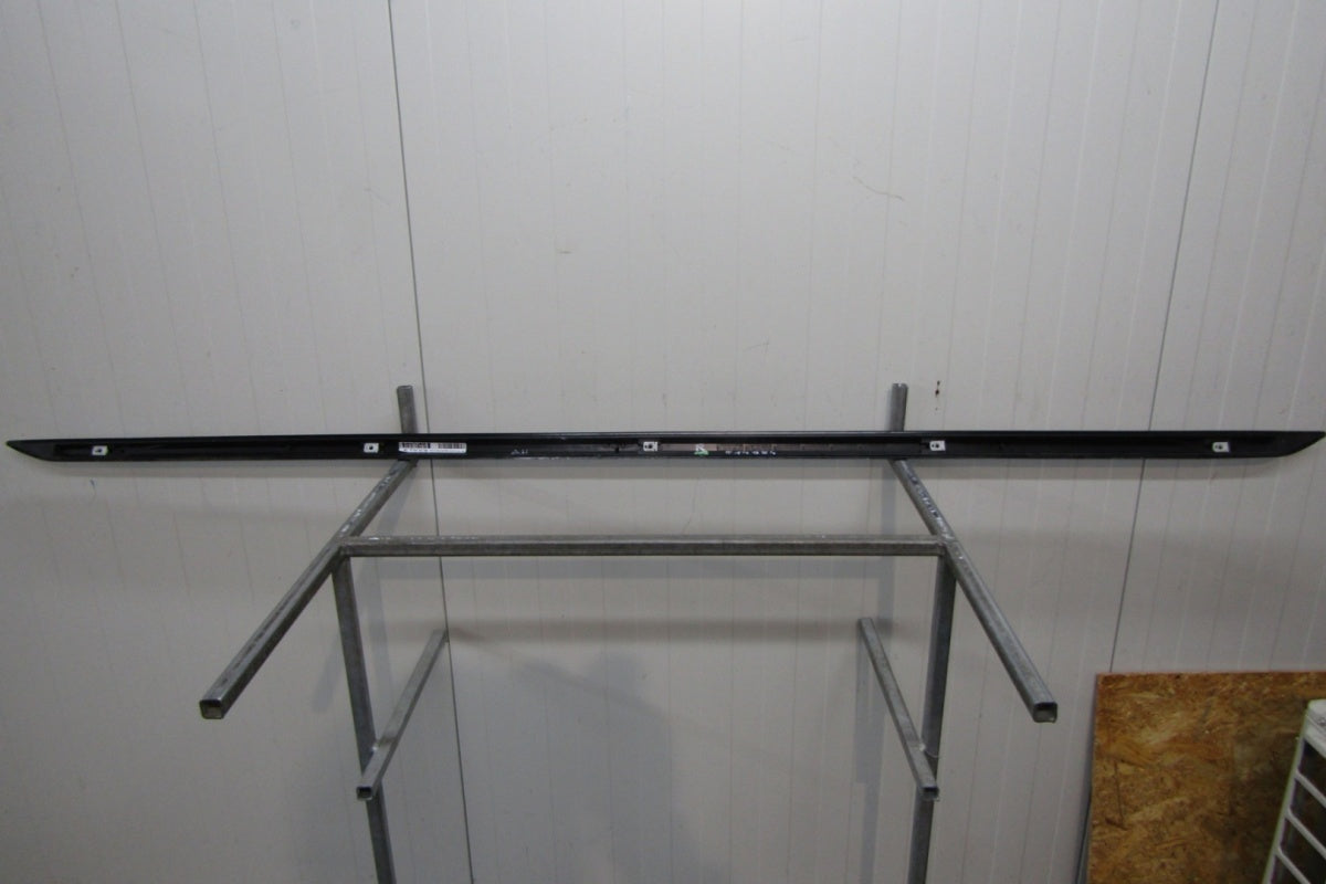 Lajsna praga desna Audi A4 B9 8W0 S-Line 19 Lift