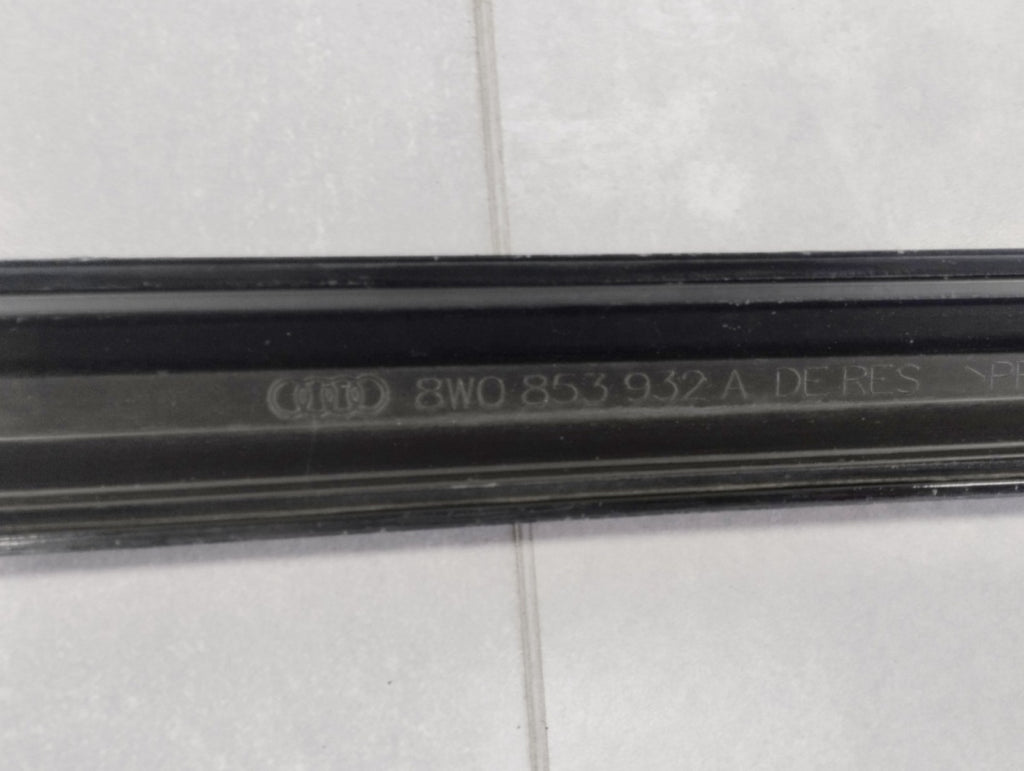 Lajsna praga desni Audi A4 B9 8W0 S-Line 19 Lift