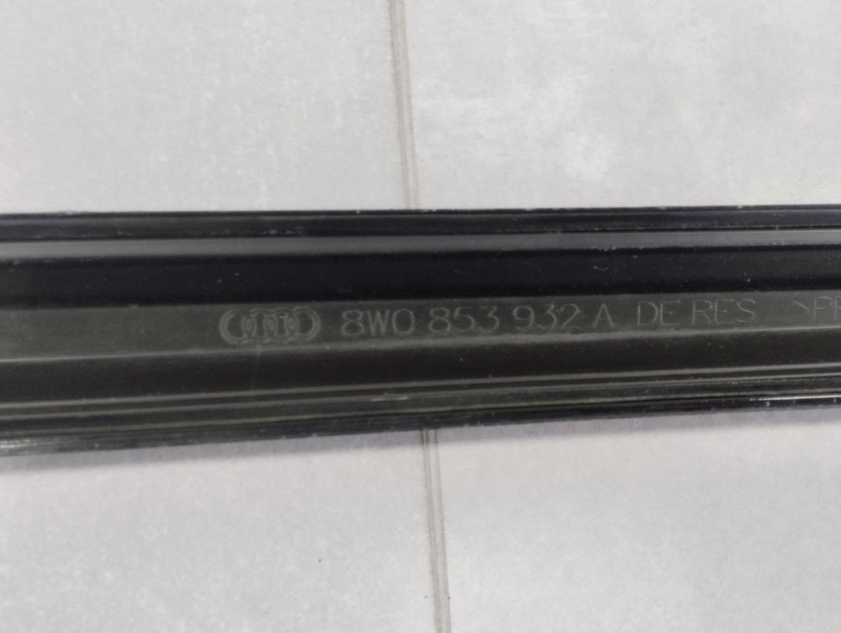 Lajsna praga desni Audi A4 B9 8W0 S-Line 19 Lift