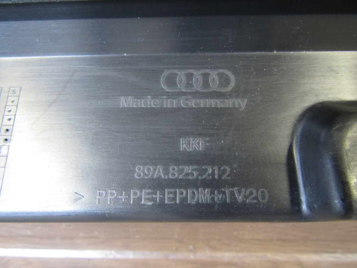 Lajsna praga desna Audi Q4 Etron 21- 89A E-Tron