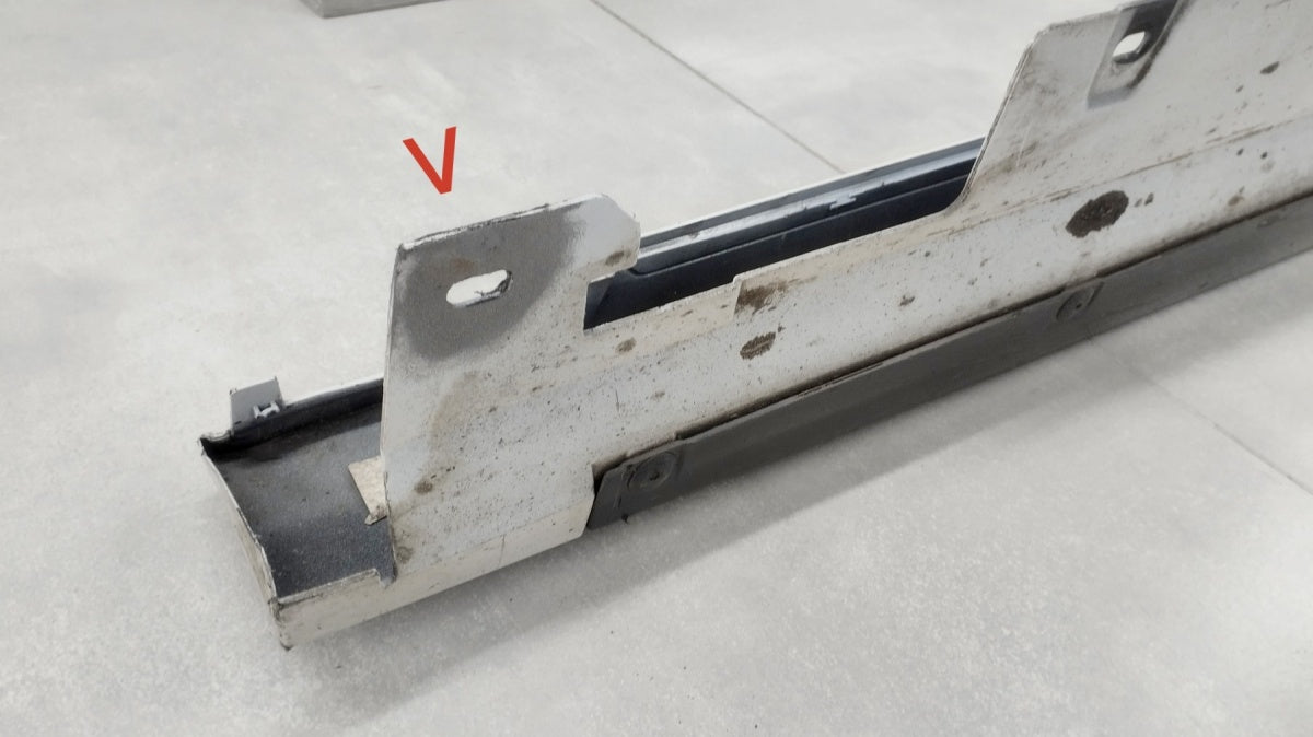 Lajsna praga desni BMW 2 F44 M paket 19-