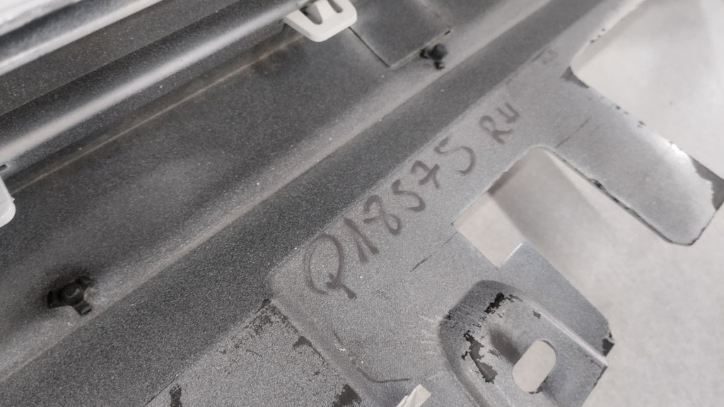Lajsna praga desni BMW 1 F40 M paket 19-