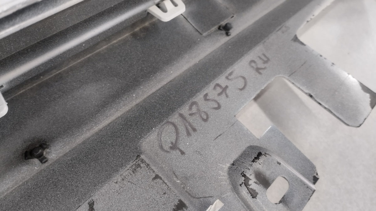 Lajsna praga desni BMW 1 F40 M paket 19-