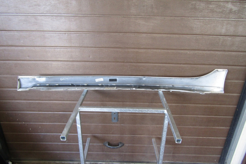 Lajsna praga desna BMW 1 F40 M paket 19-