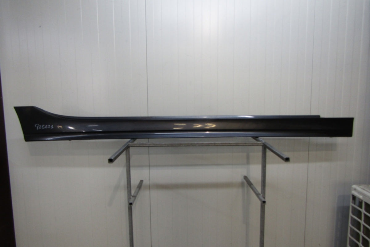 Lajsna praga desni BMW 1 F40 M paket 19-