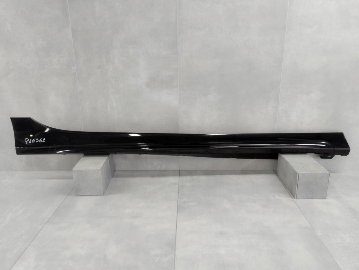 Lajsna praga desni BMW 1 F40 M paket 19-