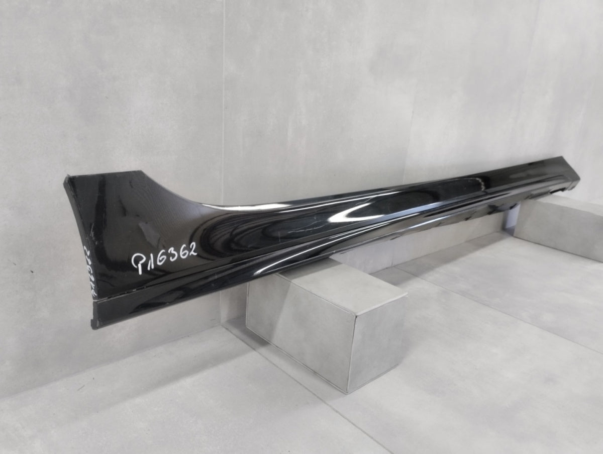 Lajsna praga desni BMW 1 F40 M paket 19-