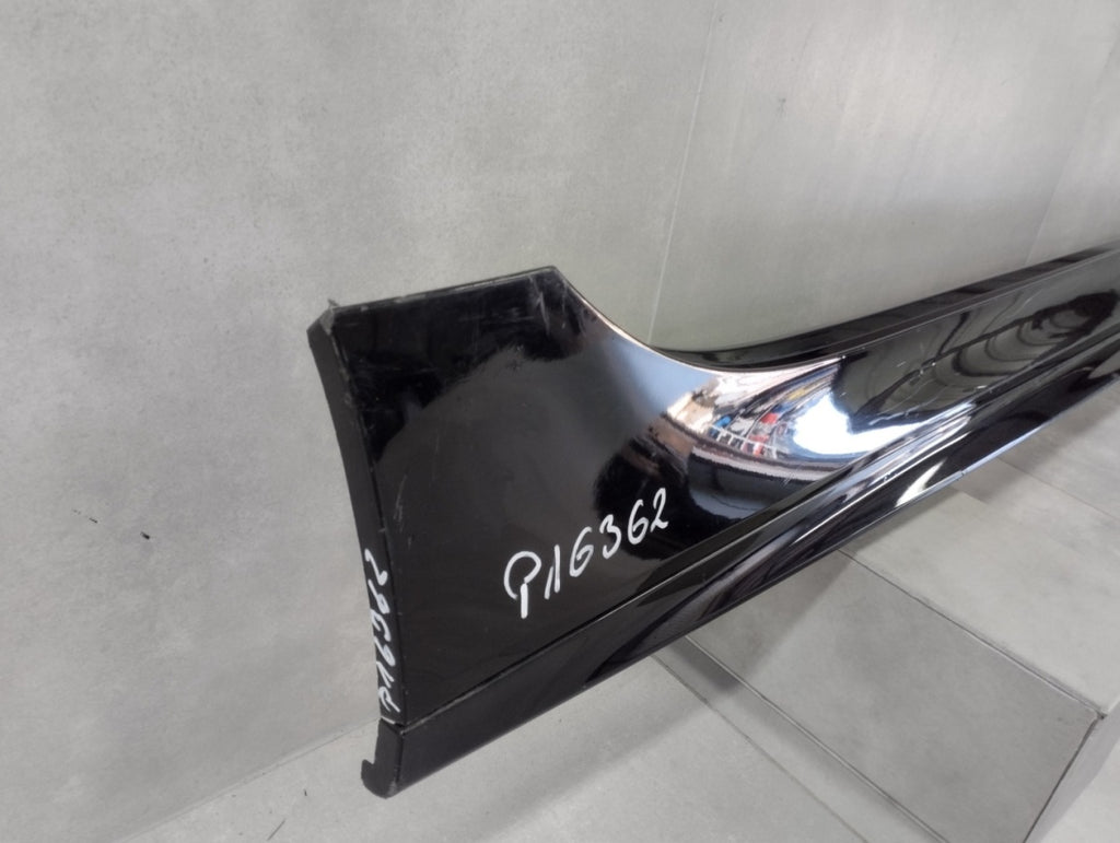 Lajsna praga desni BMW 1 F40 M paket 19-