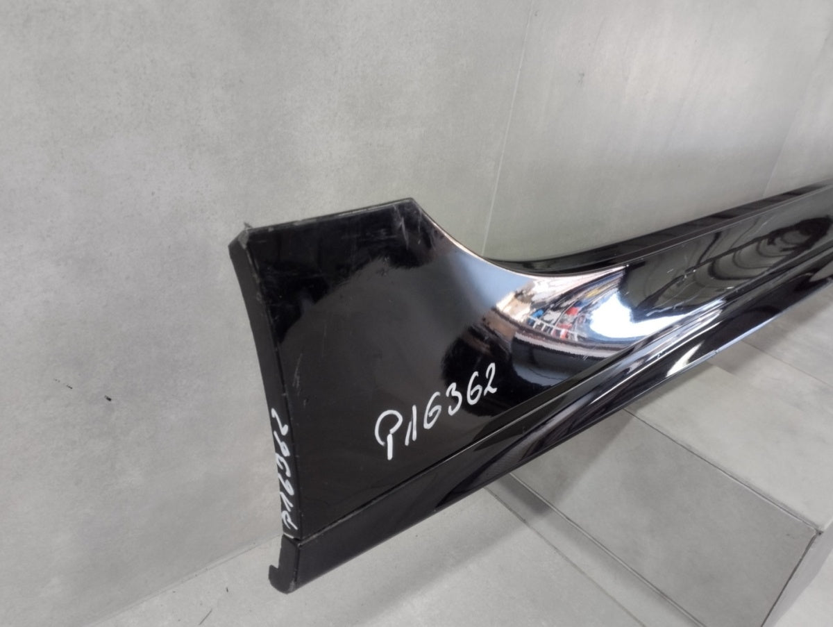 Lajsna praga desni BMW 1 F40 M paket 19-