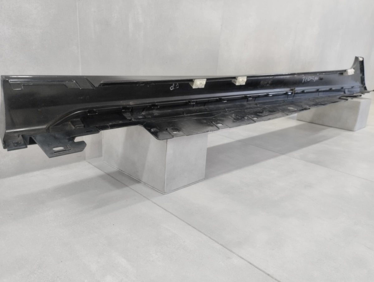 Lajsna praga desni BMW 1 F40 M paket 19-