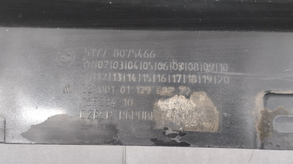 Lajsna praga desni BMW 2 F44 M paket 19-
