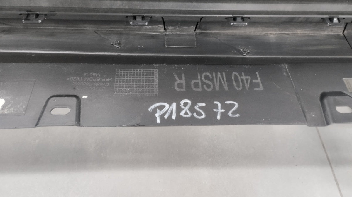 Lajsna praga desni BMW 1 F40 M paket 19-