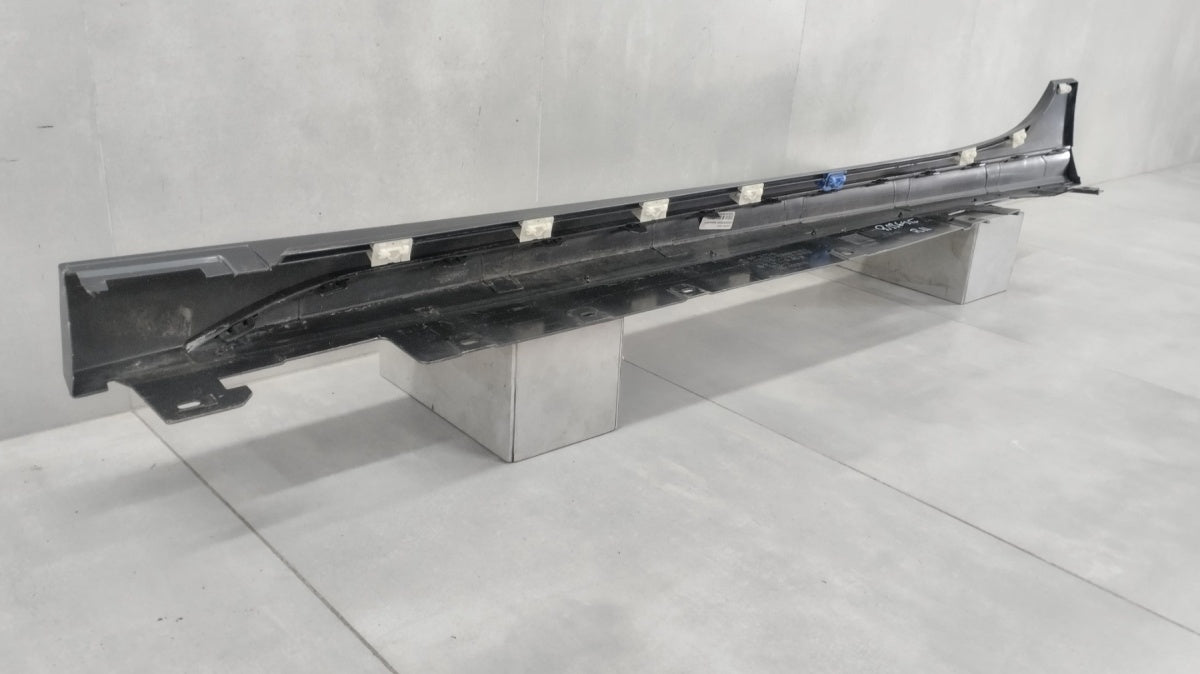 Lajsna praga desni BMW 2 F44 M paket 19-