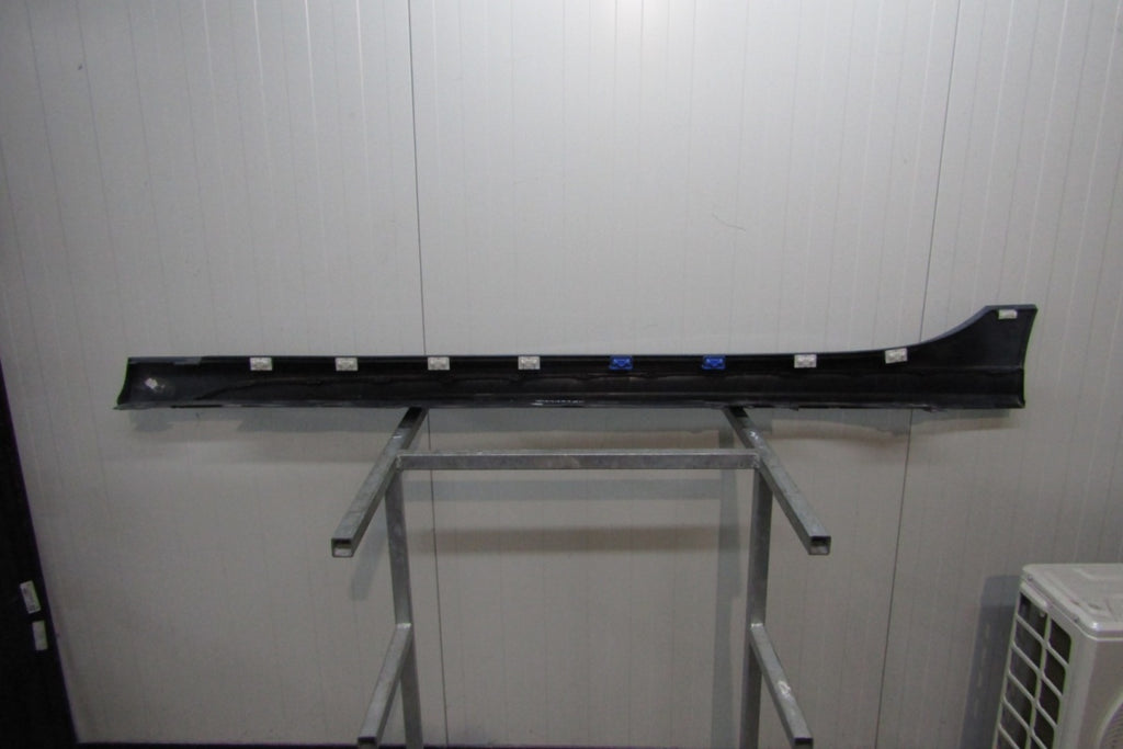 Lajsna praga desna BMW 2 F44 M paket 19-