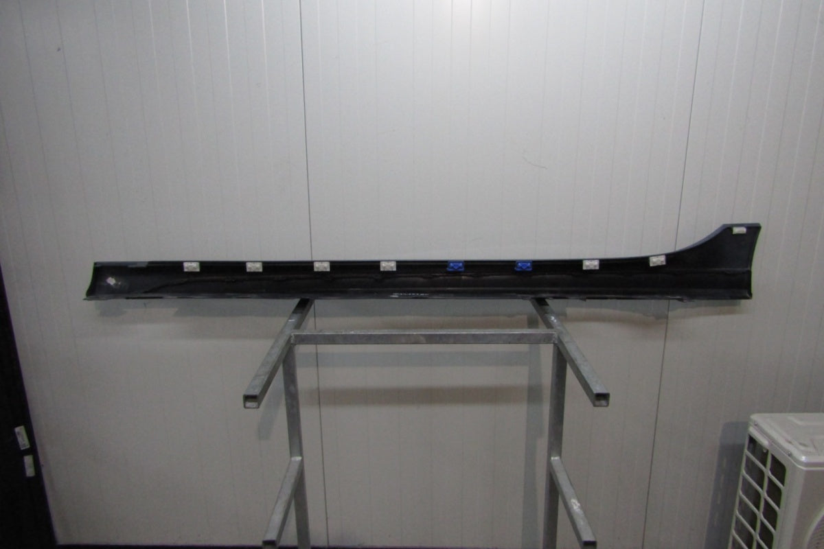 Lajsna praga desna BMW 2 F44 M paket 19-