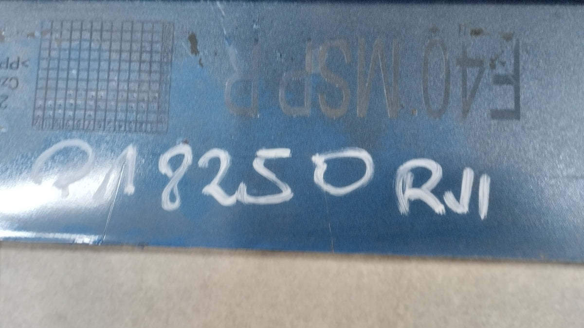 Lajsna praga desni BMW 1 F40 M paket 19-