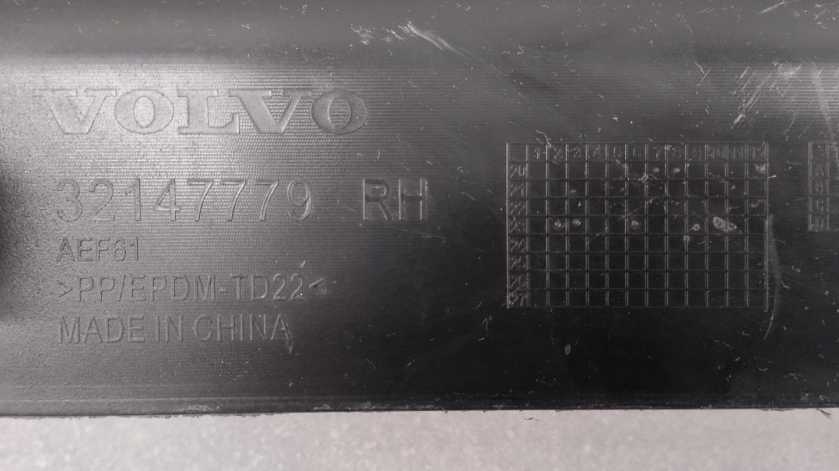 Lajsna praga desni Volvo XC40 XC 40 17- stopień dół