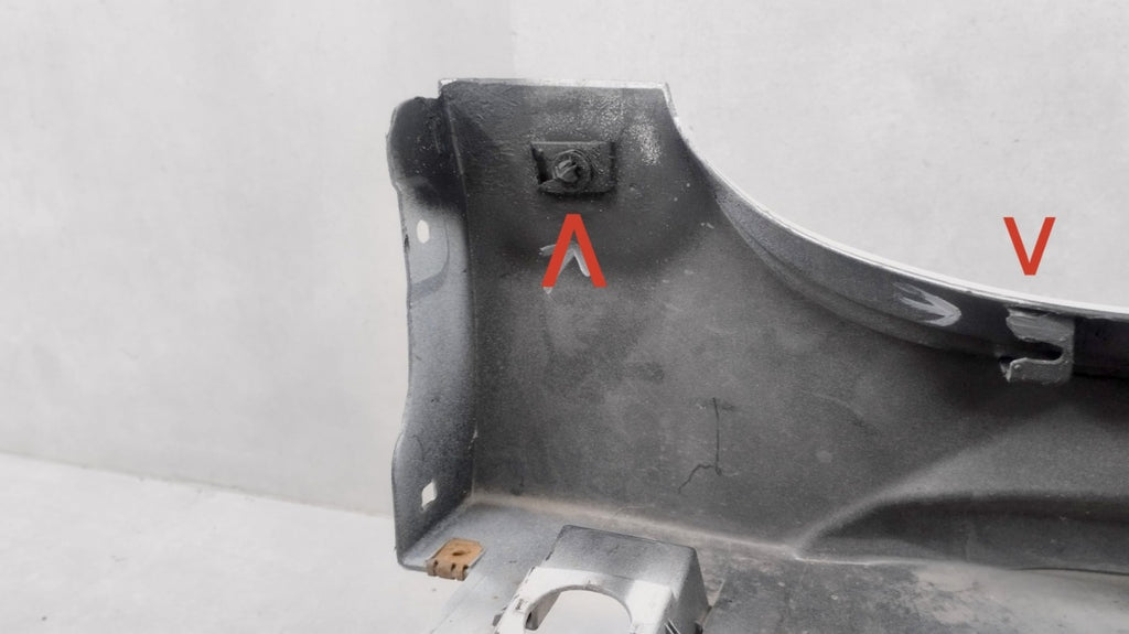 Lajsna praga lijevi Toyota Corolla XII kombi E21 18-