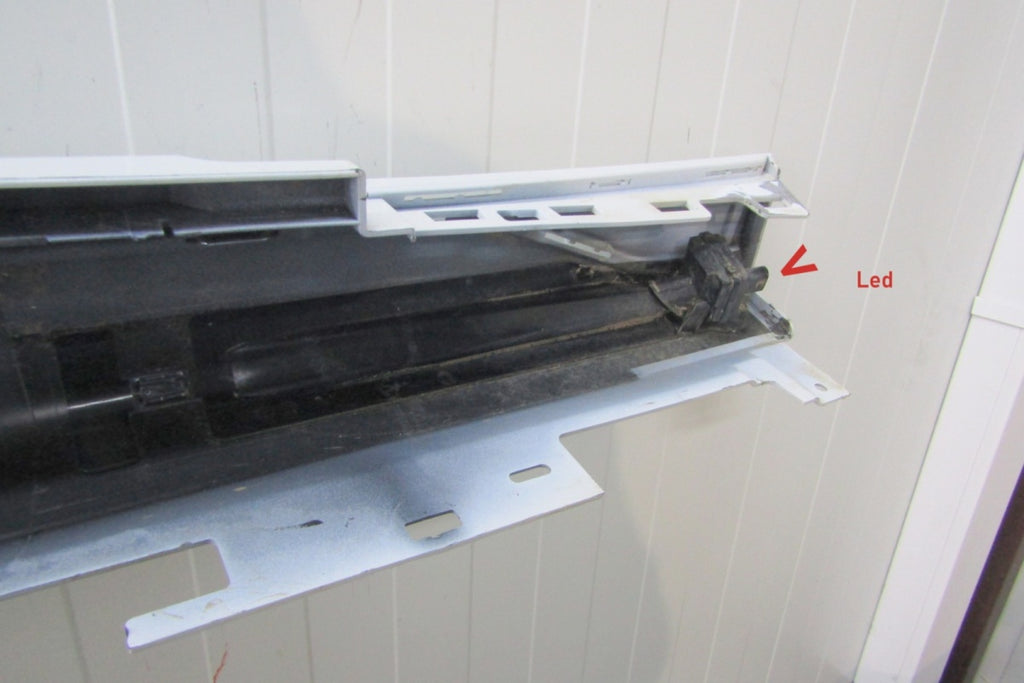 Lajsna praga lijeva BMW 7 G70 Diesel Hybryda 22-