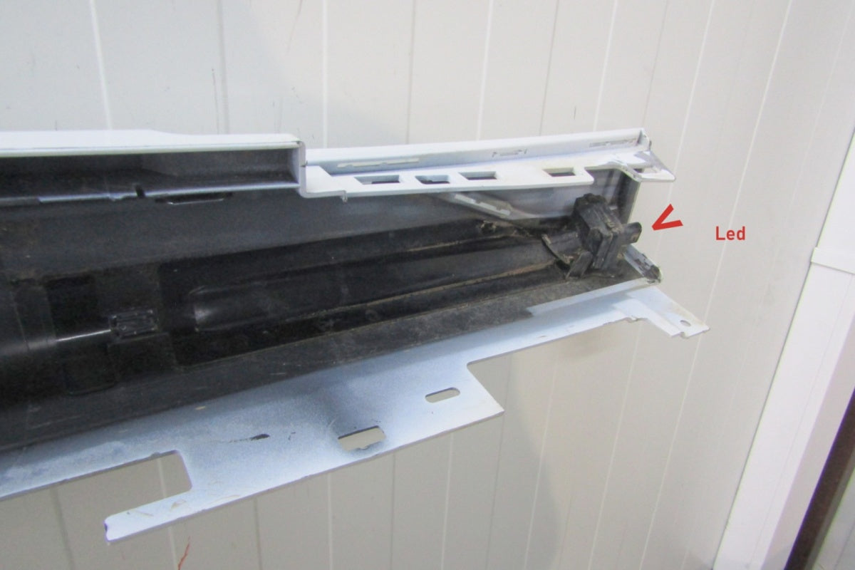 Lajsna praga lijeva BMW 7 G70 Diesel Hybryda 22-