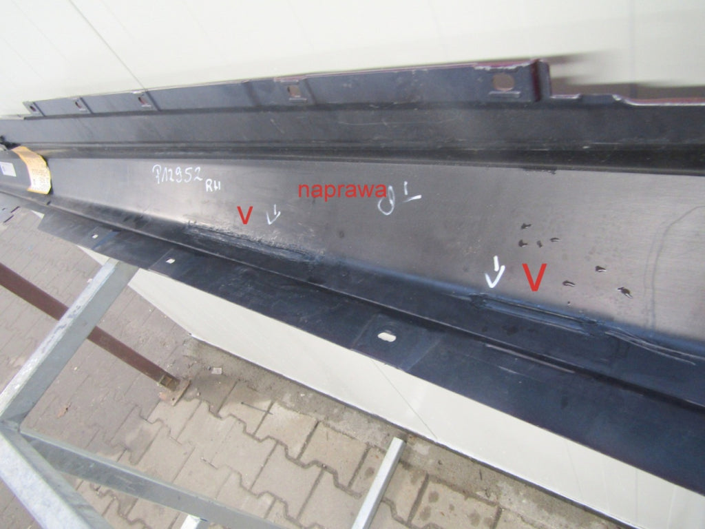 Lajsna praga desna BMW 8 G14 G15 M paket 18-