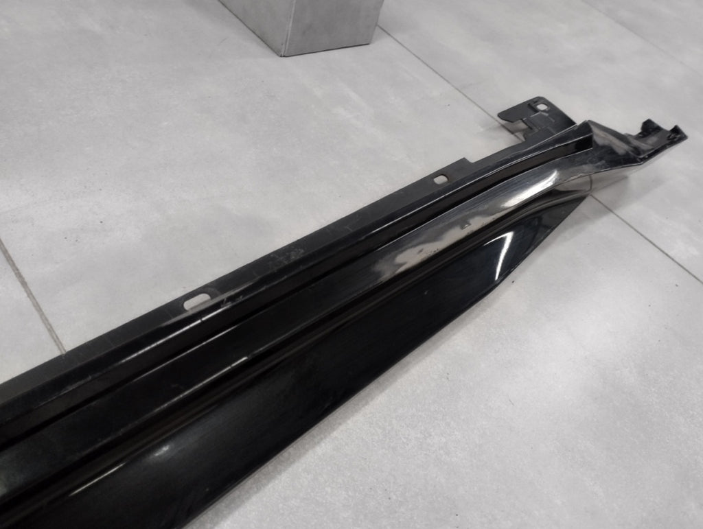 Lajsna praga desni BMW IX2 ix 2 U10 M paket 23-