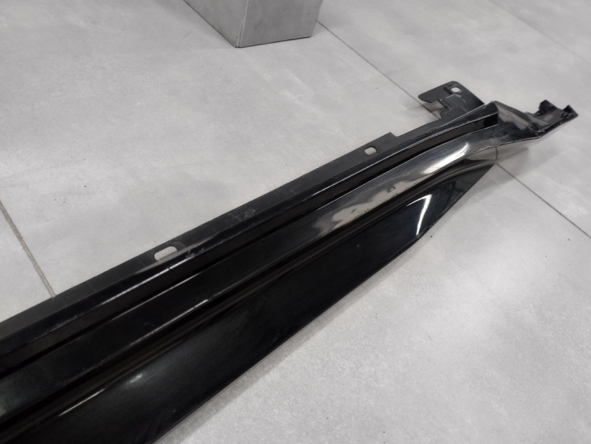 Lajsna praga desni BMW IX2 ix 2 U10 M paket 23-