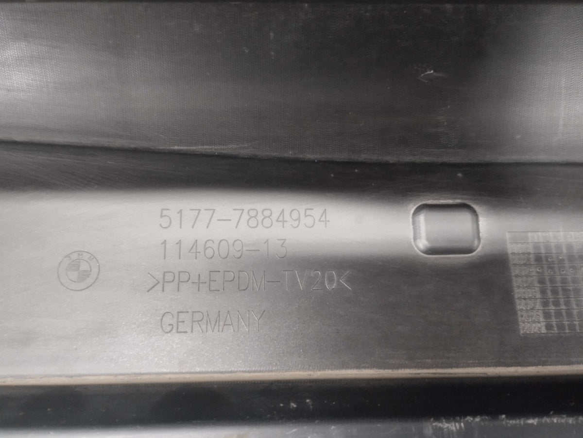Lajsna praga desni BMW IX2 ix 2 U10 M paket 23-