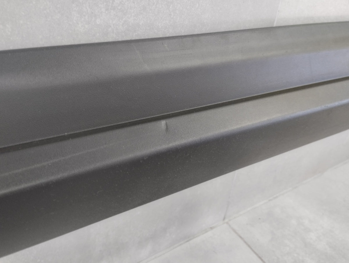 Lajsna praga desni Ford Focus MK4 kombi HB 17-