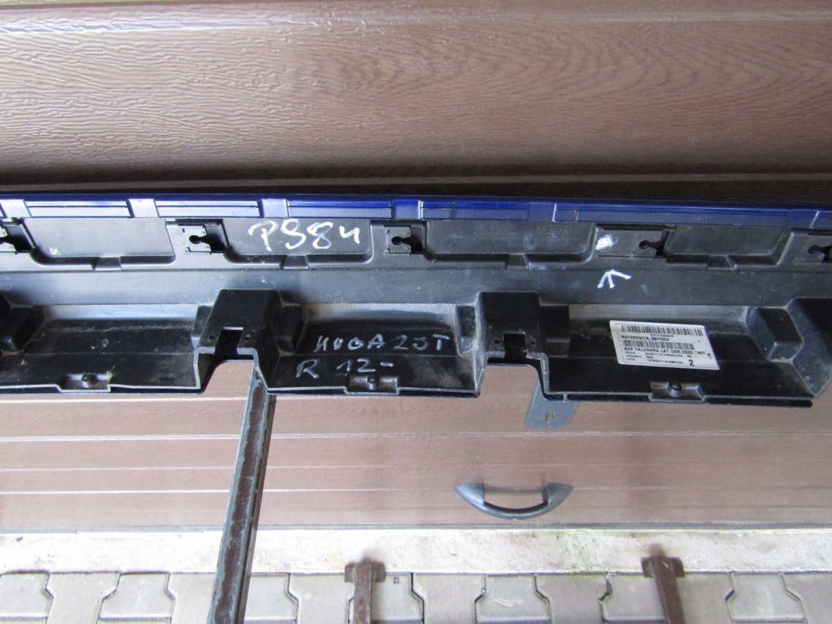 Lajsna praga desna Ford Kuga MK2 Titanium ST 12-