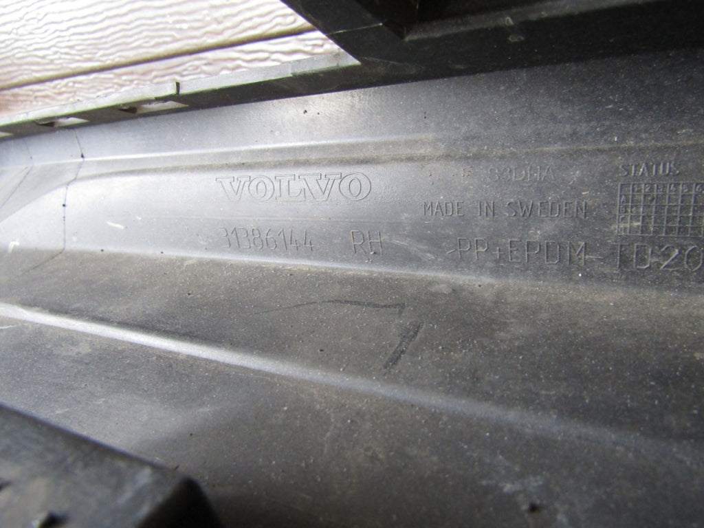 Lajsna praga desna Volvo V90 S90 CC Cross C 16-