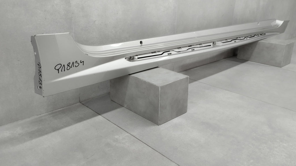Lajsna praga desni Toyota Corolla GR SPORT e21 kombi 18-