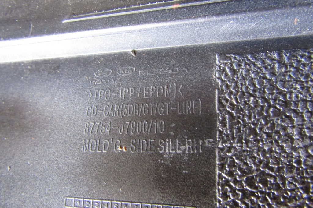 Lajsna praga desna Kia Ceed III 3 GT 18-