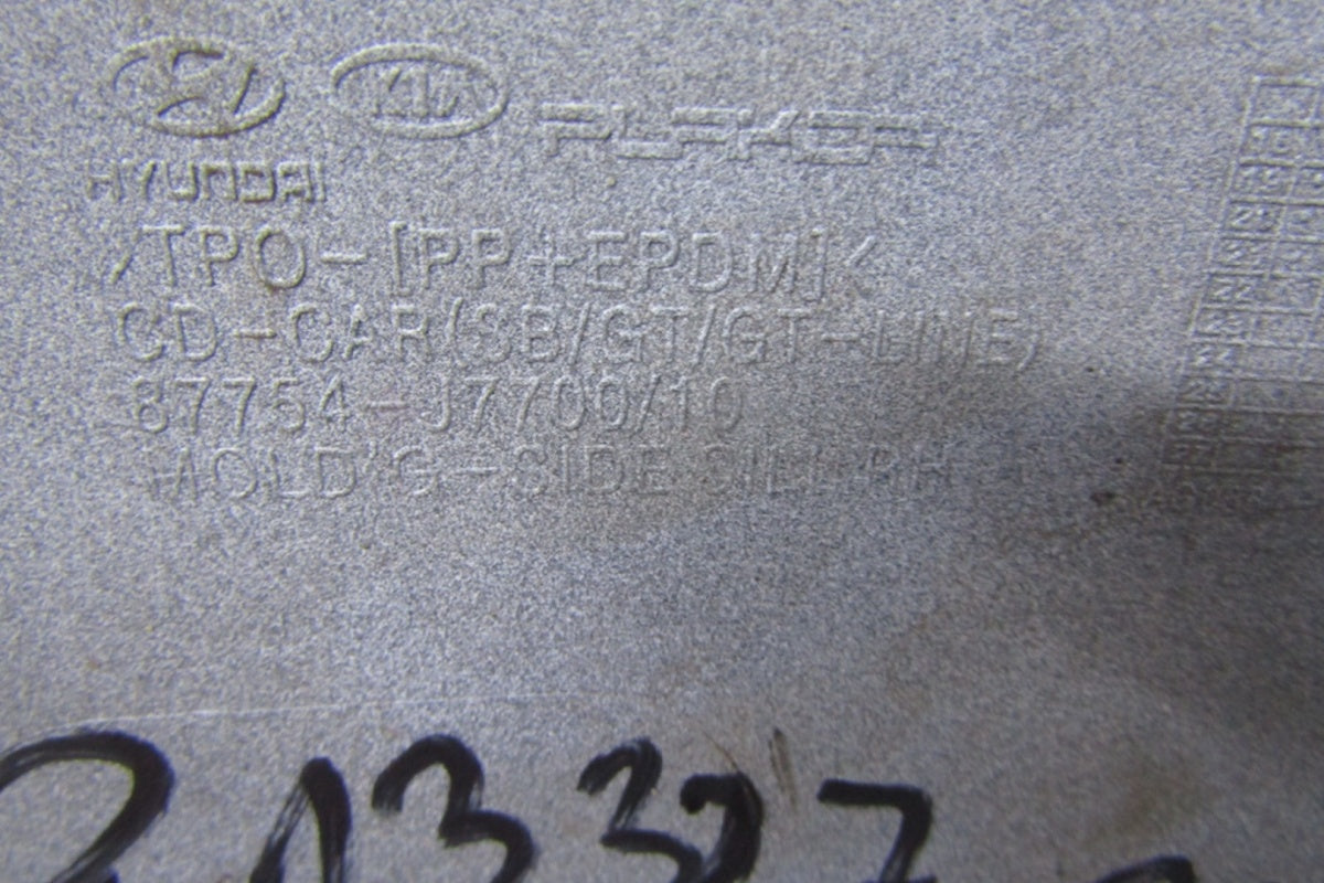 Lajsna praga desna Kia Proceed 3 GT Line 19-