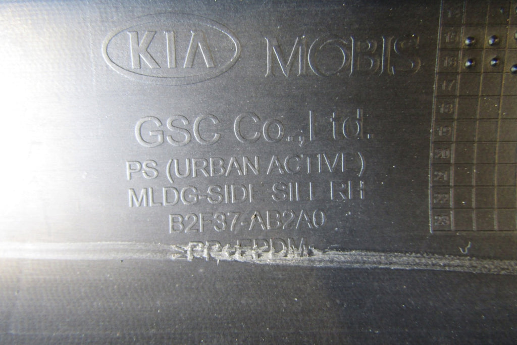 Lajsna praga desna Kia Soul II 2 13- obloga