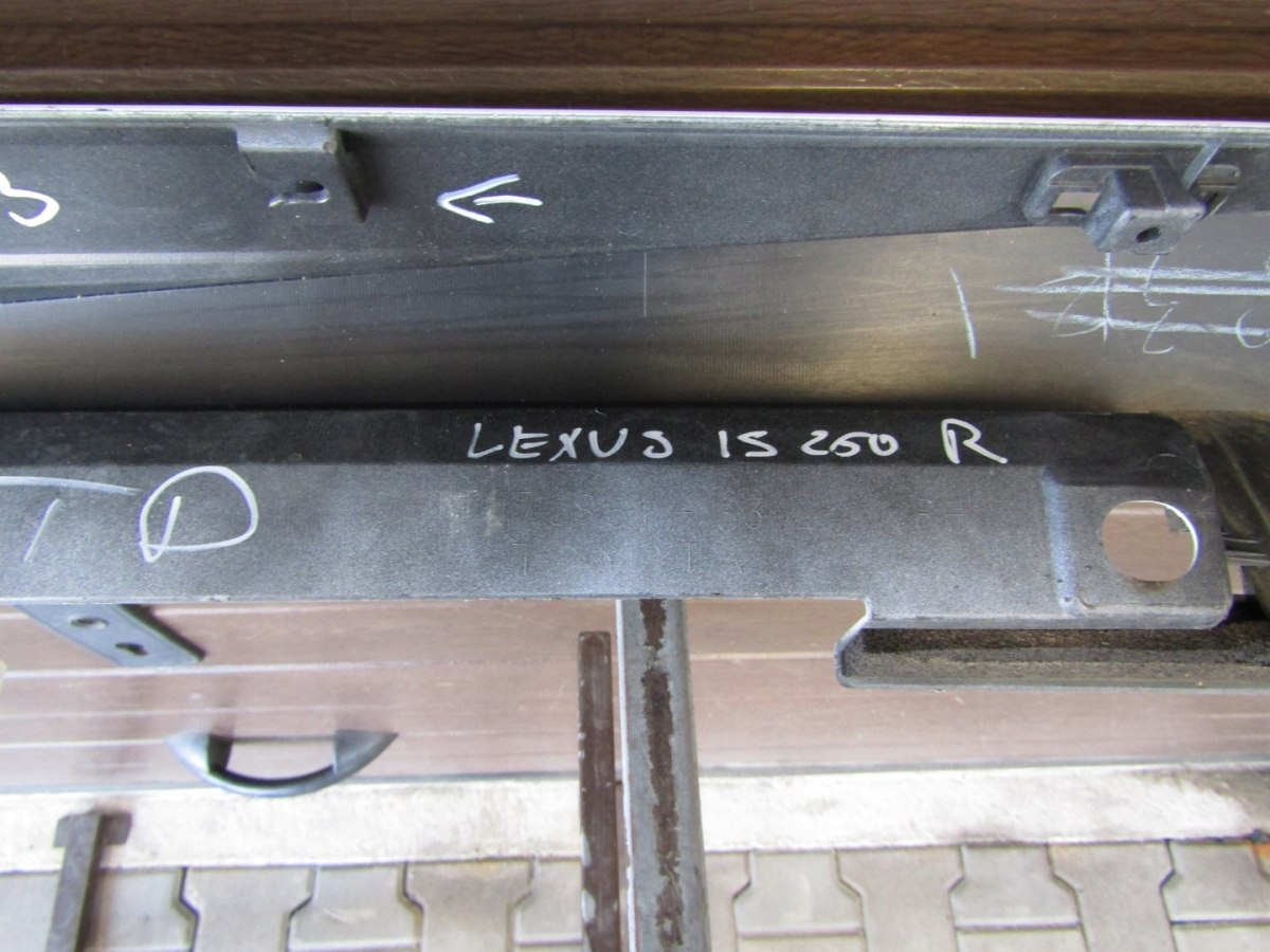 Lajsna praga desna Lexus IS 250 IS350 13- Hybrid